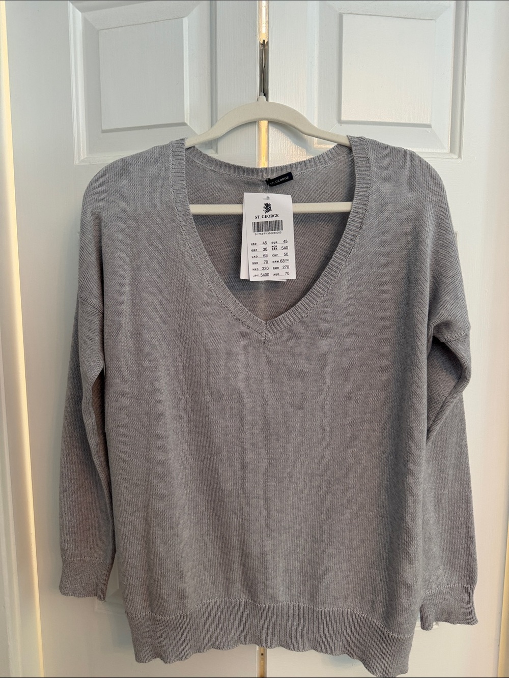 Brandy Melville - St George Light Gray V-Neck Sweater